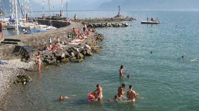 b2ap3_thumbnail_swimming-in-lake-geneva.jpg