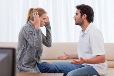 b2ap3_thumbnail_Woman-and-man-with-bad-communication-habits_20140530-083247_1.jpg