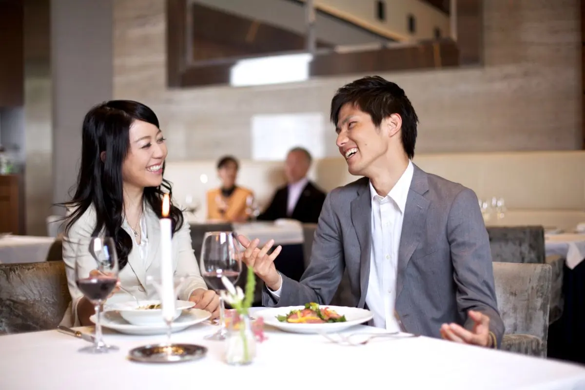 couple in their thirties dating